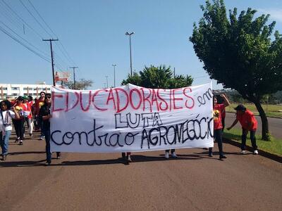 educadores en lucha contra el agronegocio