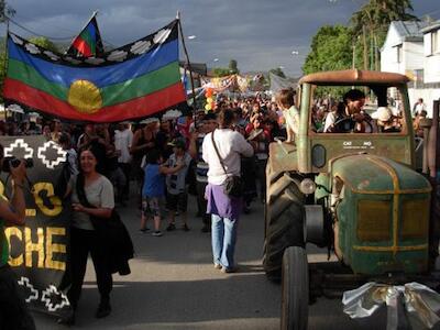 Histórica marcha en El Bolsón contra el multimillonario Joe Lewis