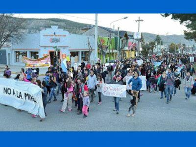 Marcha contundente en defensa del territorio y repudiando el espionaje a vecinos