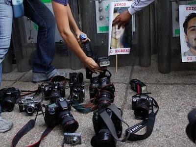 periodistas-protesta-marcha