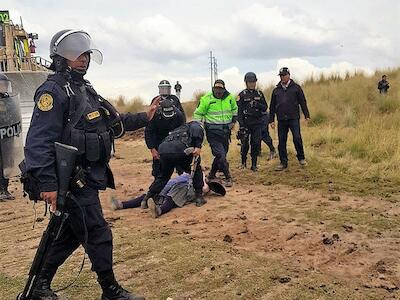 Policía al servicio de Glencore agrede a campesinas de Espinar