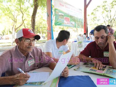 Productores de granos básicos abordan conservación de semillas criollas