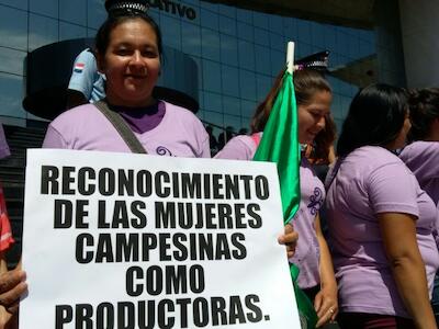 Revalorizar el trabajo de la mujer campesina y acabar con la violencia del agronegocio