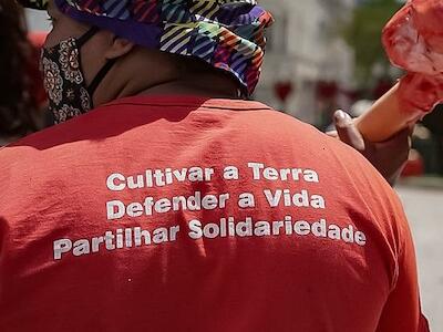 "Sabemos da disputa por ossos e dos pais e mães que sofrem, sem trabalho, neste mundo onde sem trabalho, não há honra. Neste mundo onde sem honra, se surta, se morre, se mata" - Foto: Giorgia Prates