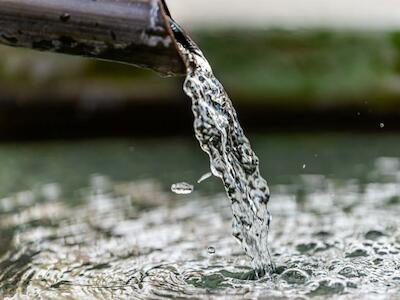 El agua es un bien común natural, no una mercancía