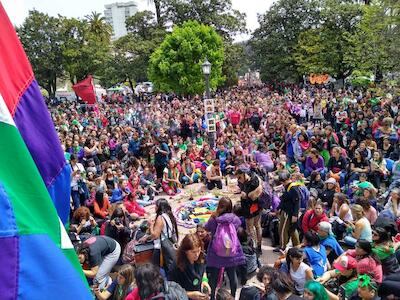 Feministas del Abya Yala: la cultura ancestral irradió Plaza San Martín