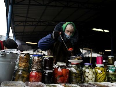 La parada de Natalia Volova en el mercado del barrio de Livoberezhnyi. Foto: Pere Tordera