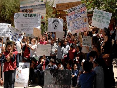 Foto: Justin Blau. Manifestación por el no uso de plaguicidas. Paihuano, Provincia del Elqui, Región de Coquimbo, 2007.