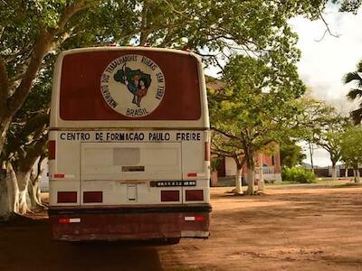 Ordenan desalojo del centro de formación Paulo Freire del MST 