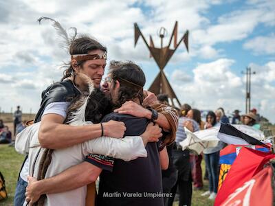 Acto de declaración de sitio de memoria en paso de Salsipuedes, Paysandú. Colocación de placa aprobada por la Comisión Nacional Honoraria de Sitios de Memoria, con presencia de diferentes comunidades charruas de todo el país, militantes políticos y sindicales, dirigentes locales entre otros.